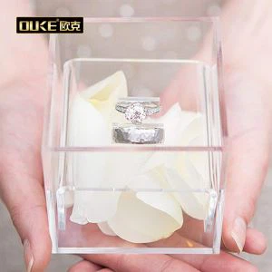 Kotak Perhiasan Cincin Pernikahan Akrilik yang Jelas