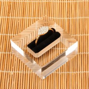 Mewah buatan tangan rak display cincin akrilik